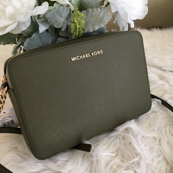 Michael Kors Handbags - Last one✨Michael Kors jet set LG crossbody bag